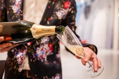 014_Momenttom.com_2023_TOM10004